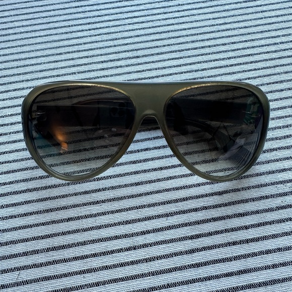 Hugo Boss Other - Hugo Boss Aviator Green Sunglasses